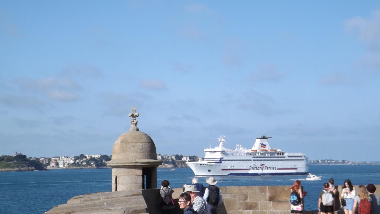 Appartement T2 ,Parking Prive,Terrasse, 10 Mns A Pieds De La Cite Corsaire Et Ses Plages Saint-Malo Exteriér fotografie